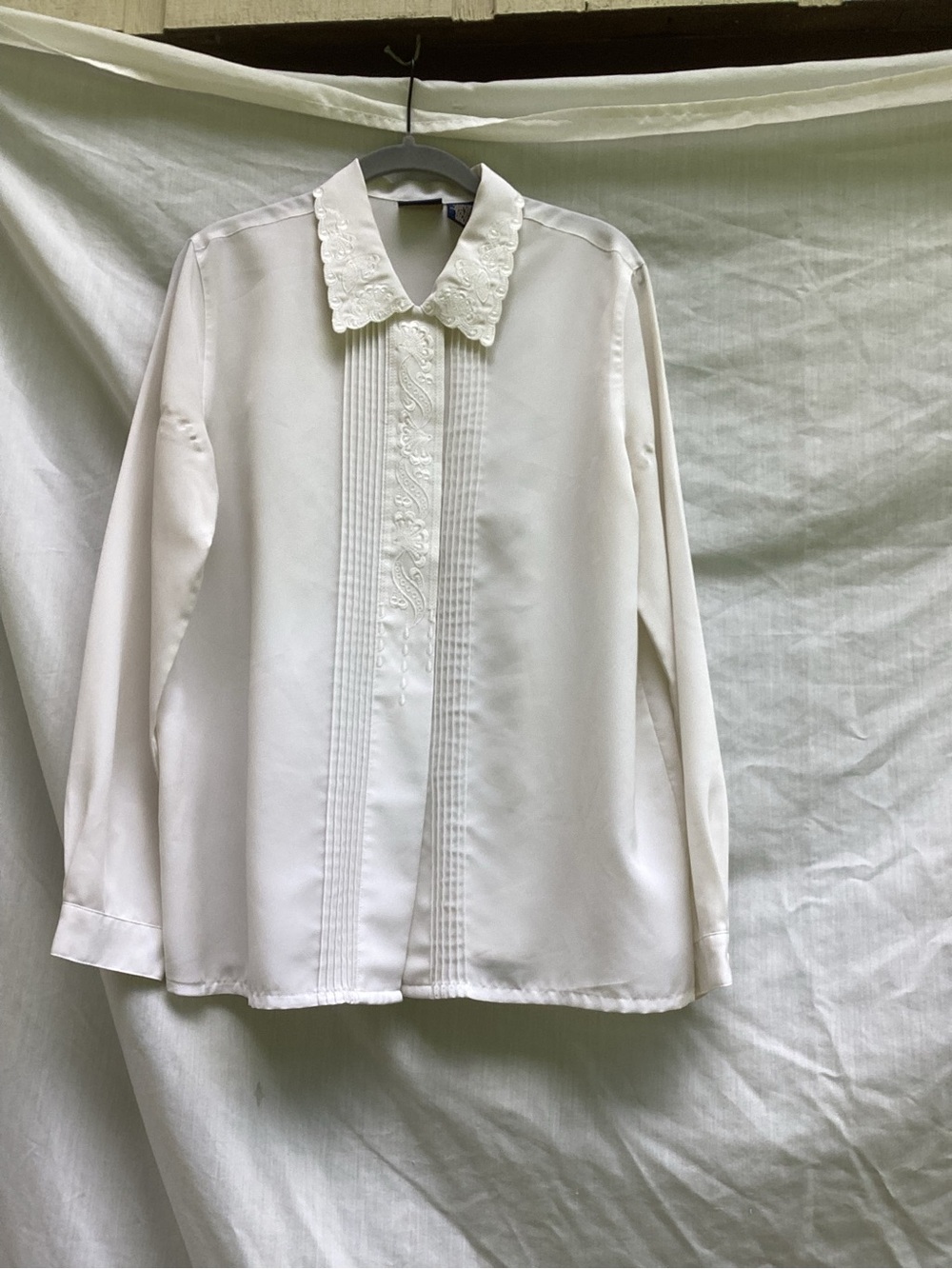 Laura Scott White Embroidered Pintuck Dress Shirt, size 12